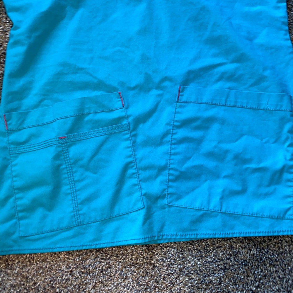 Scrub top - Picture 2 of 4